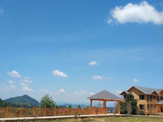 Star Sky Chalet Holiday Hotel in Sanjiang, People's Republic of China