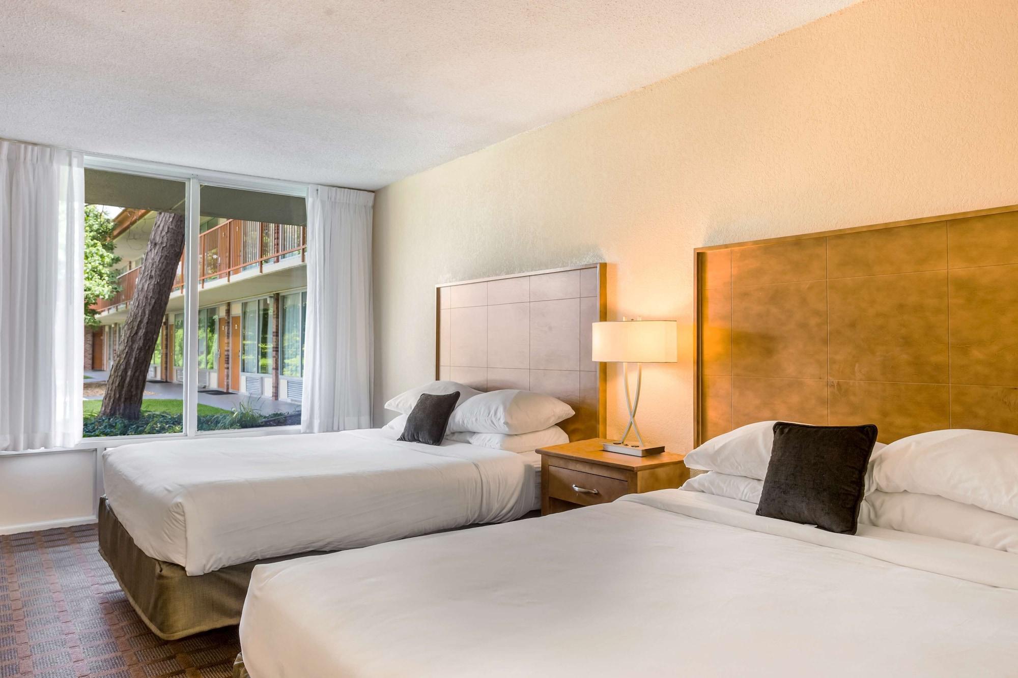 Red Lion Inn & Suites Branson - photo 27