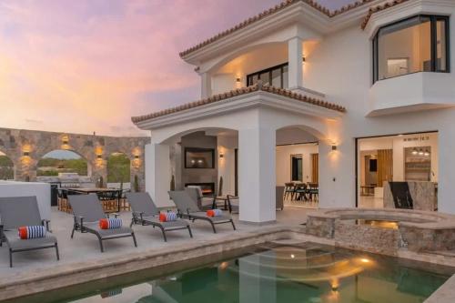 Elegant 6BR Oasis with Ocean Views Pool & Golf in San Jose Del Cabo, Mexico