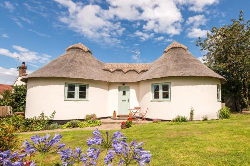 April Cottage by Winterton Cottages — 4-Star Luxury Hotel in Great Yarmouth, United Kingdom