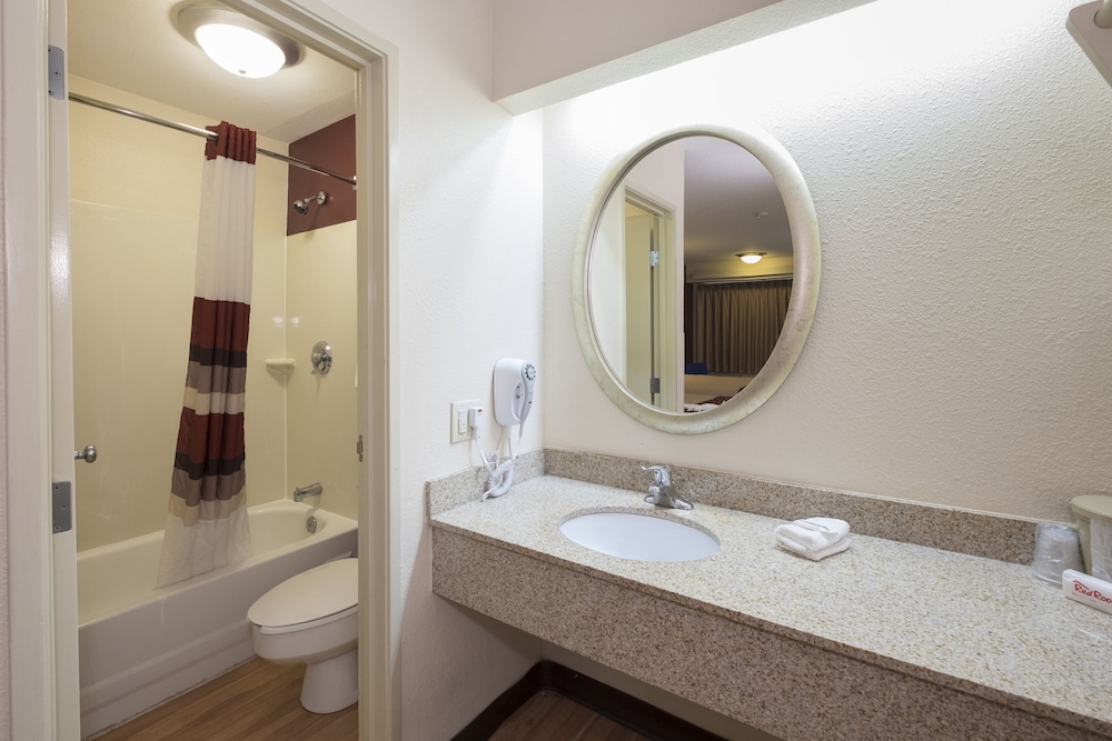 Red Roof Inn Cincinnati Sharonville - photo 18