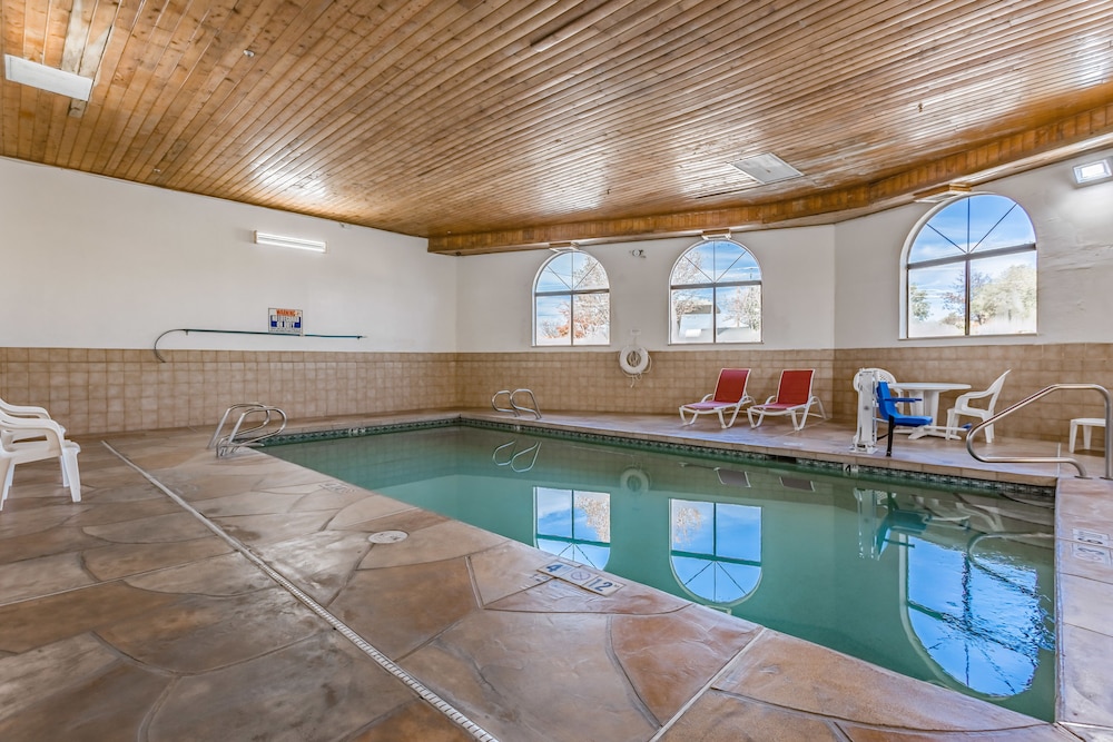 Motel 6 Santa Fe Central - photo 21