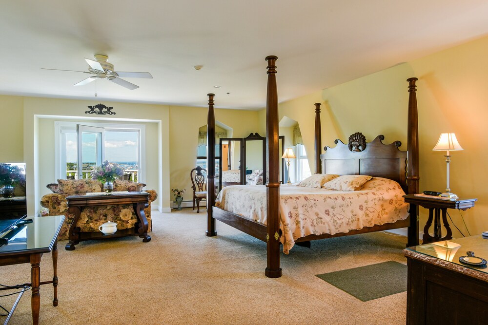 Payne's Harbor View Inn - photo 34
