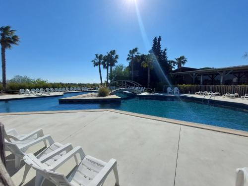 Mobil homme proche de la mer in Le Grau-Du-Roi, France