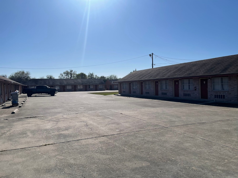 Lakeside inn & suites by OYO Mathis I 37 - photo 16