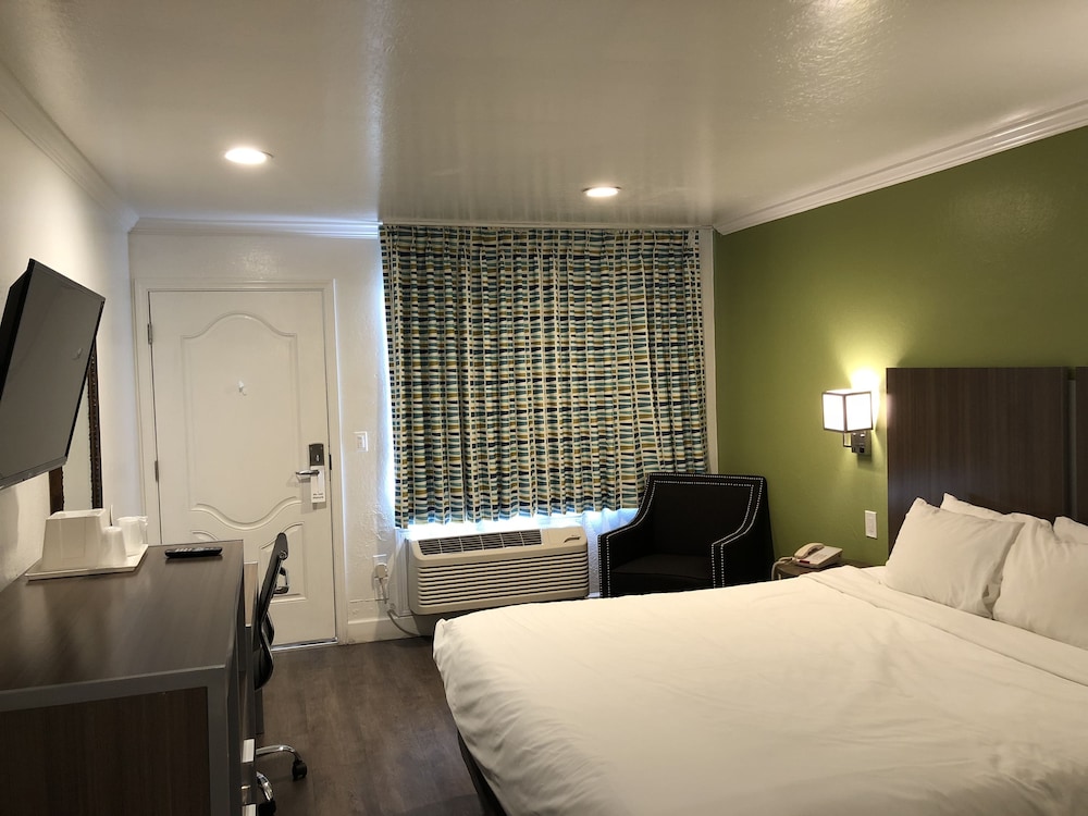 Gilroy Inn - photo 5