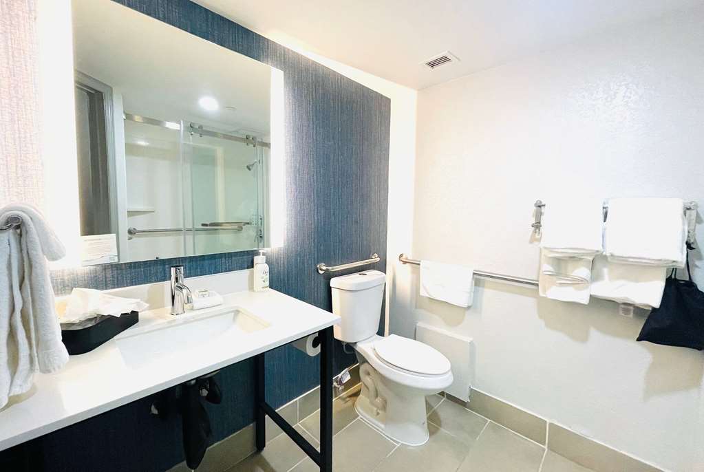 La Quinta Inn & Suites by Wyndham Birmingham Homewood - photo 33