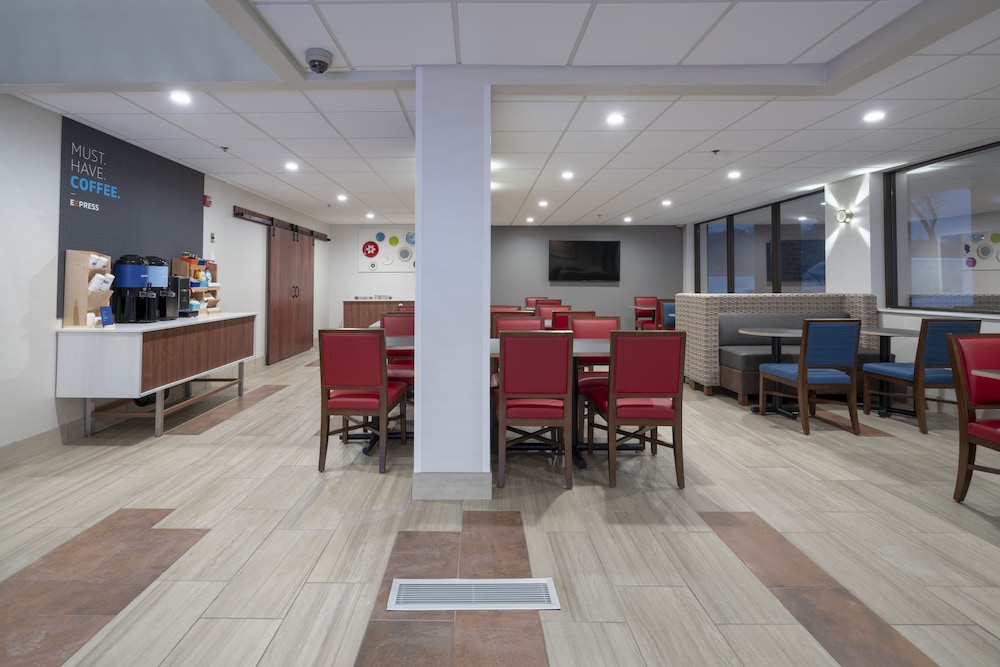 Holiday Inn Express Minneapolis Coon Rapids Blaine by IHG - photo 13