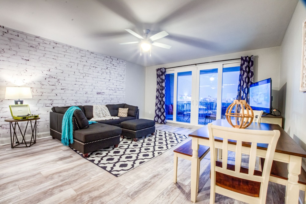 Laketown Wharf Resort by Aneliya's Rentals - photo 405