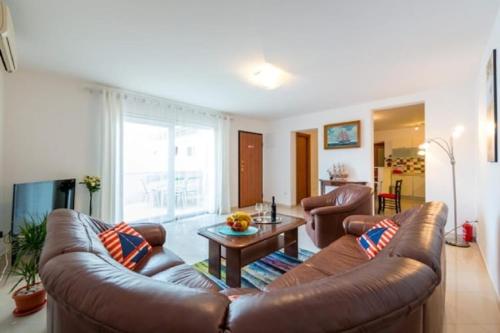 Feel Good Apartment Two Bedroom Apartment with Terrace and Garden View