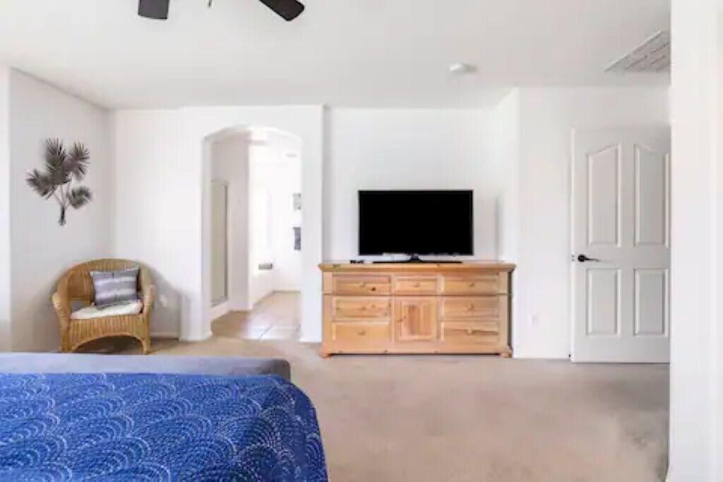AZ Sun Palm Retreat w optional Private Heated Pool — hotel in Surprise
