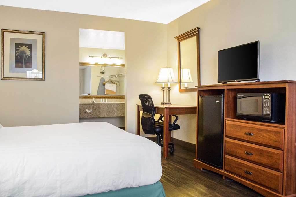 Quality Inn Benson I 10 Exit 304 - photo 12