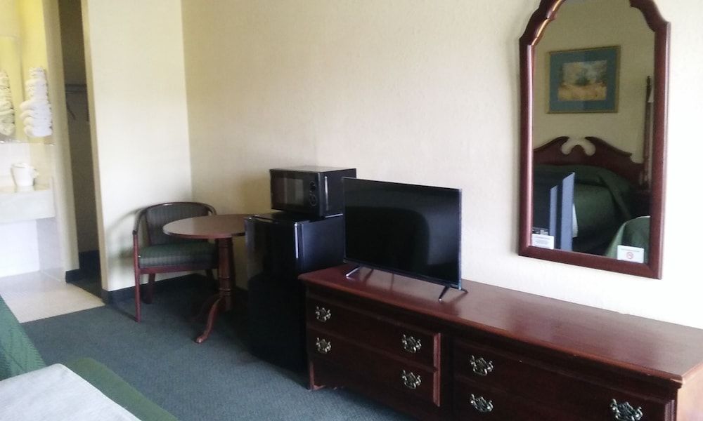 Sutton Lane Motel - photo 7