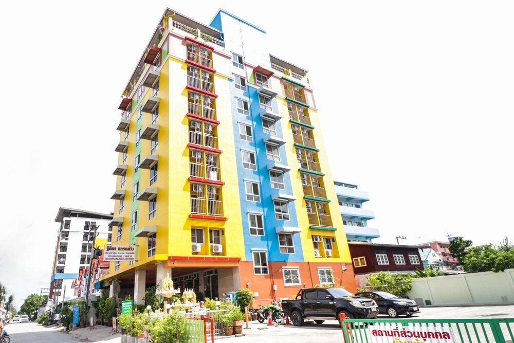 Thitikorn Grandview — Lam Luk Ka