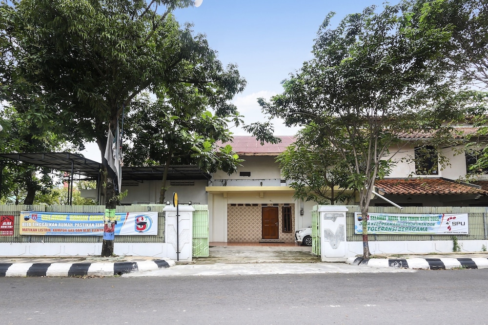 Hotel O Alika Homestay — Demak