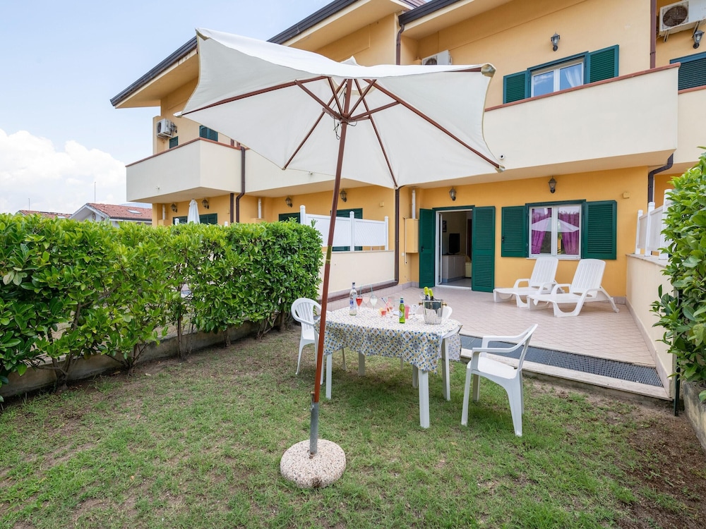 Beachside Villa in Paestum — 4-Star Luxury Hotel in Capaccio, Italy