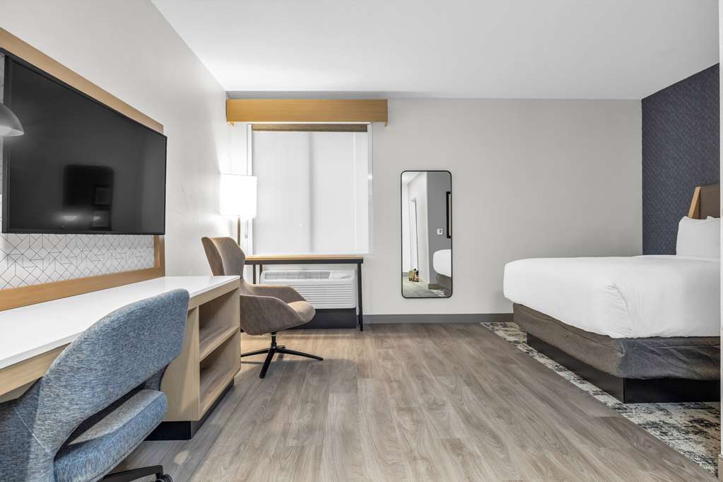 La Quinta Inn & Suites by Wyndham San Jose Airport Downtown - photo 60