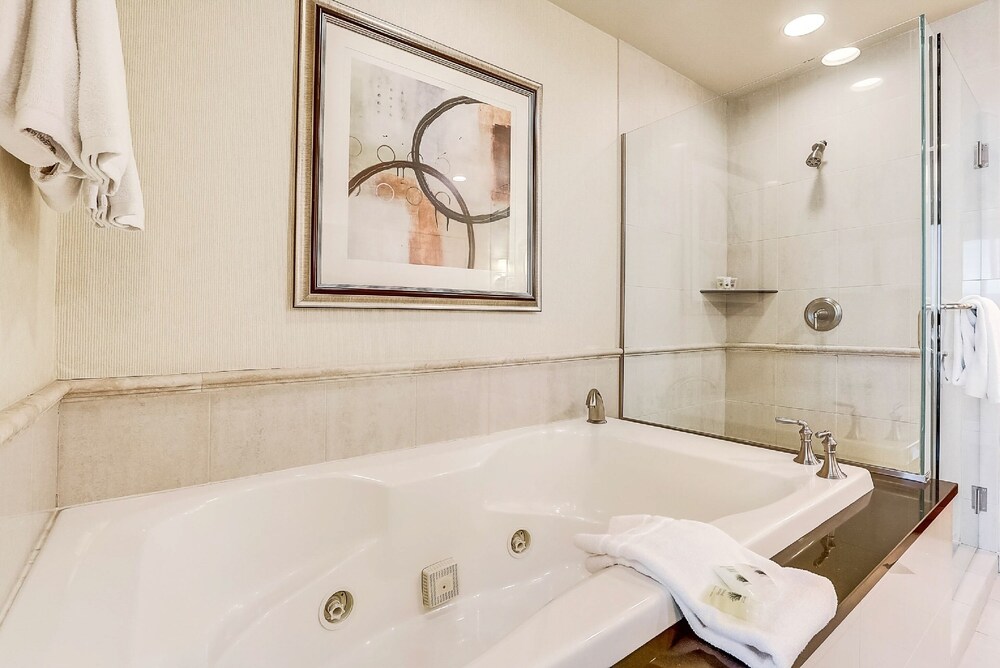 True 1BR Strip View at MGM Signature - photo 39