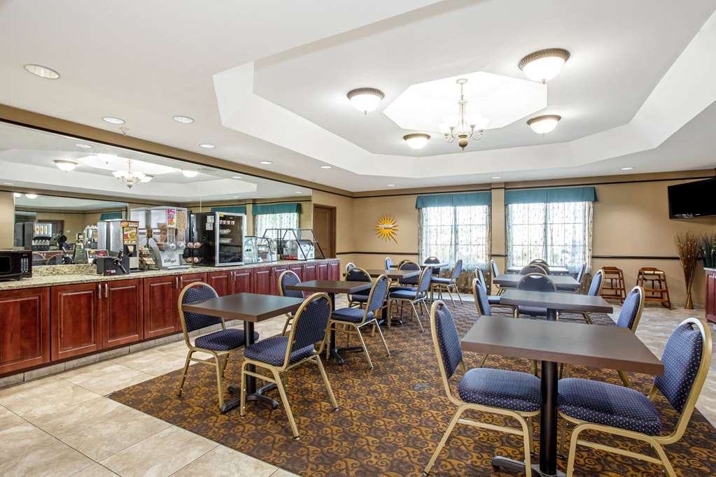 La Quinta Inn & Suites by Wyndham PCB Pier Park area - photo 23