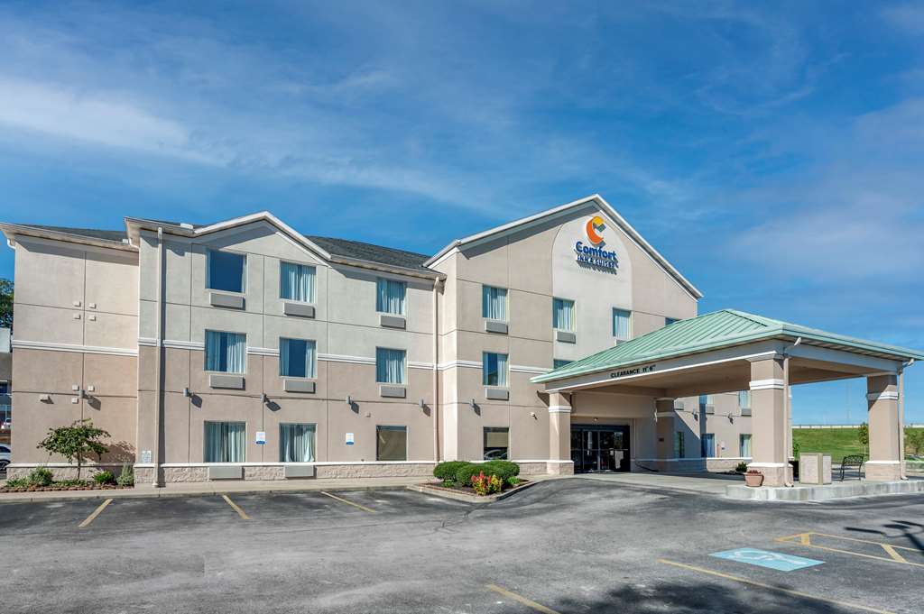 Comfort Inn Suites Dayton Northwest Englewood — Englewood