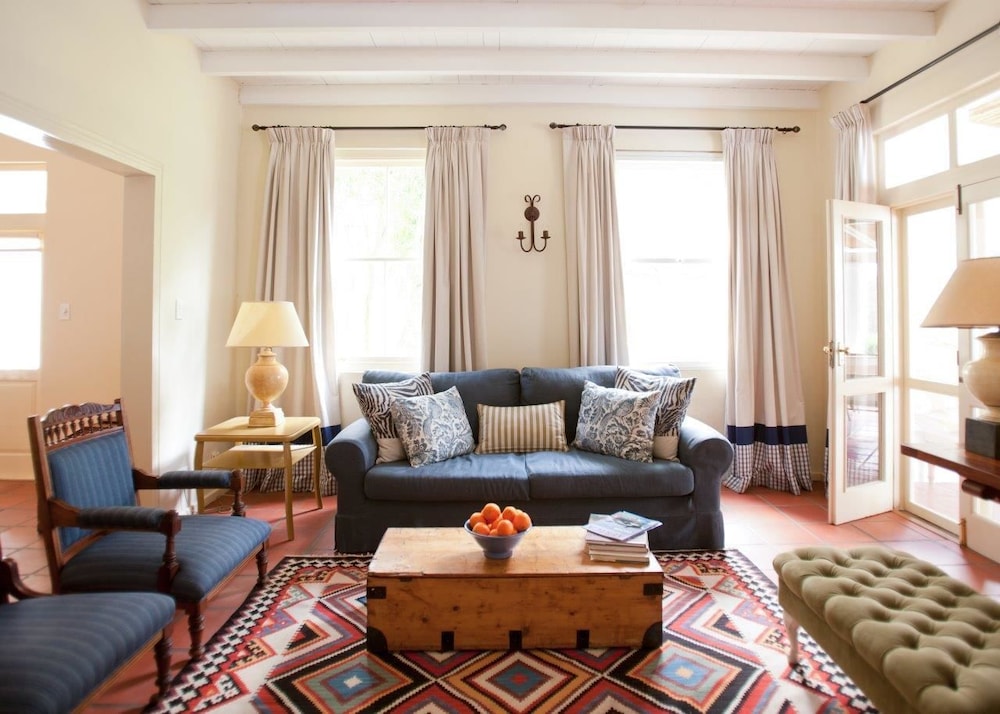 Bartholomeus Klip Farmhouse — 4-Star Luxury Hotel in Cape Town, South Africa
