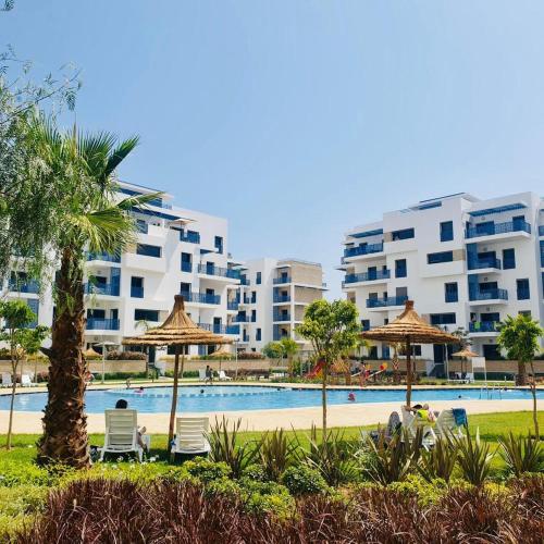 Ground floor apartment facing swimming pool wifi air conditioner — 4-Star Luxury Hotel in Martil, Morocco