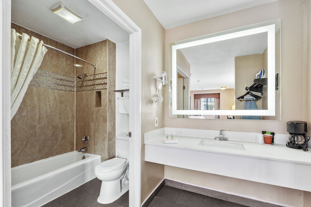 Executive Inn Hotel - photo 11