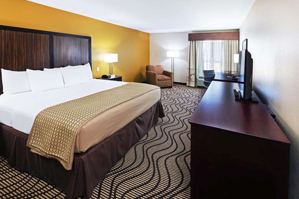 La Quinta Inn Suites Floresville - photo 15