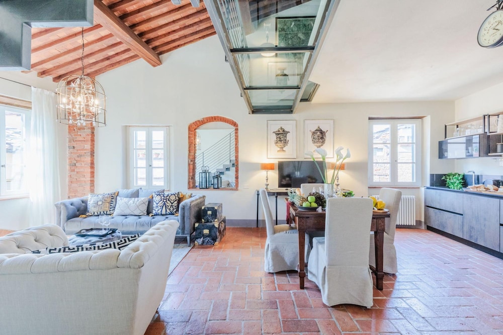 Casa Lucky a Modern Lucca Penthouse — 4-Star Luxury Hotel in Lucca, Italy