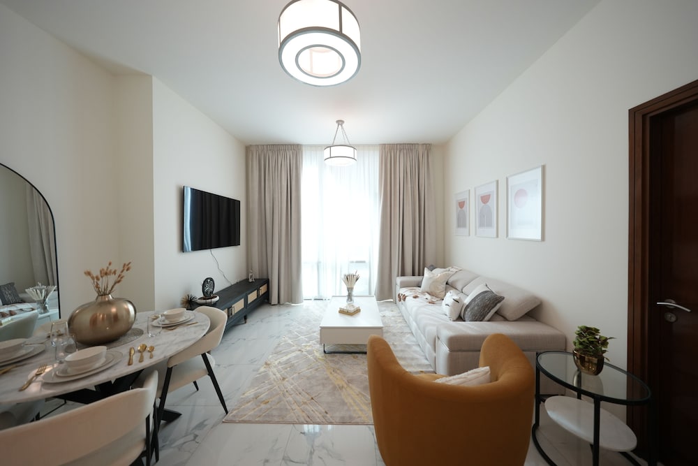 Yogi Lake Side Fancy Apartment Near Dubai Mall — 4-Star Luxury Hotel in Dubai, United Arab Emirates