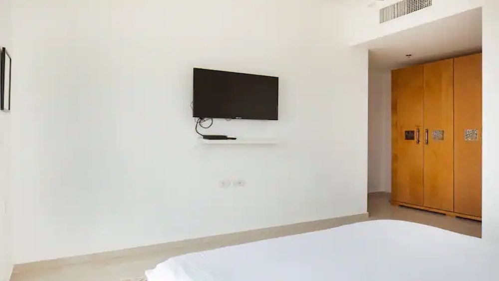 Luxury Apt Tower l Sea View Bat Yam l Mamad in Bat Yam, Israel