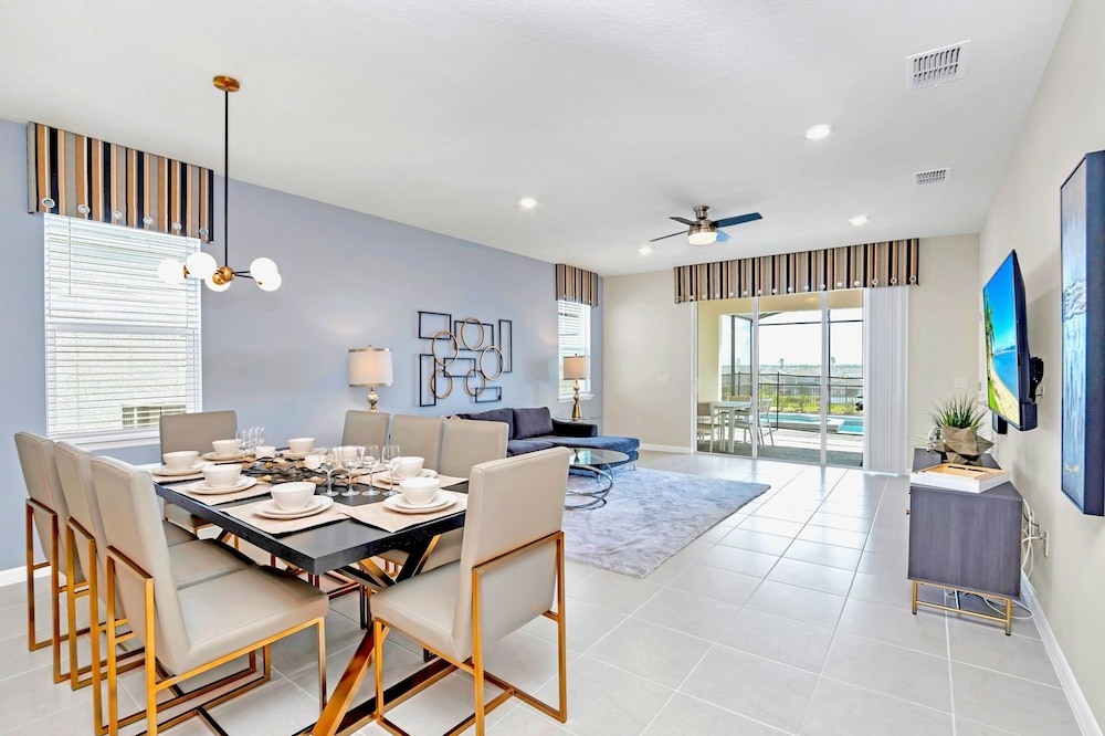 Upstay Windsor Island Resort Home w Pool Spa BBQ - photo 16