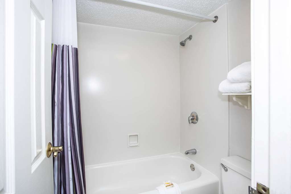 La Quinta Inn by Wyndham Tallahassee North - photo 42