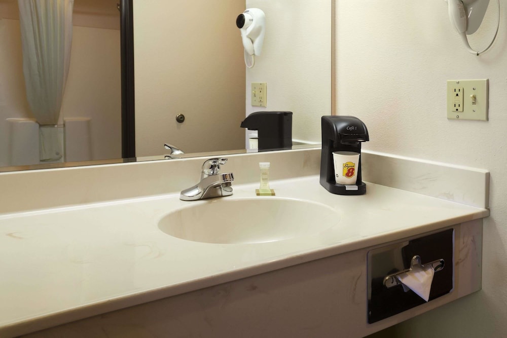 Super 8 by Wyndham Colorado Springs Airport - photo 13