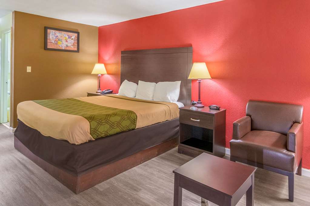 Econo Lodge Andalusia - photo 14