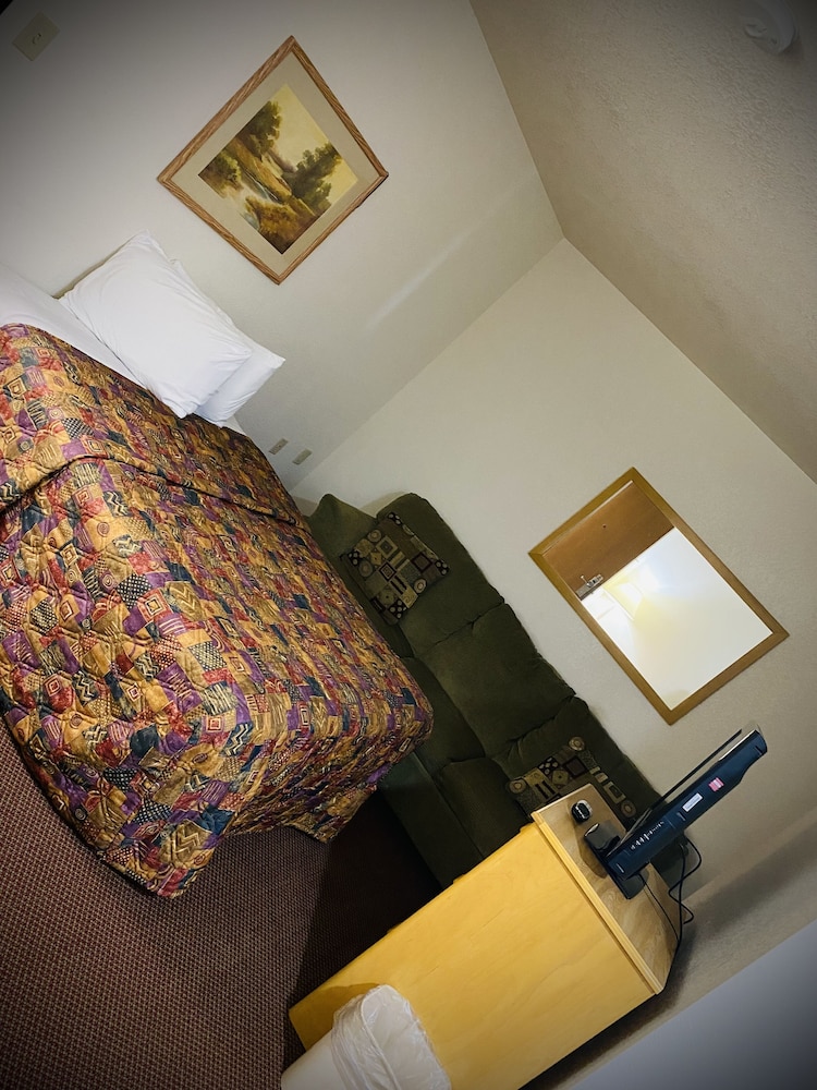 Herington Inn & Suites - photo 13