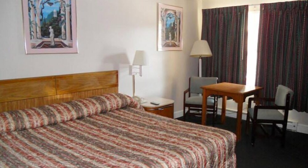 Creek Side Inn - photo 8