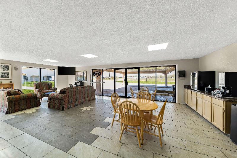 Americas Best Value Inn Bonham - photo 27