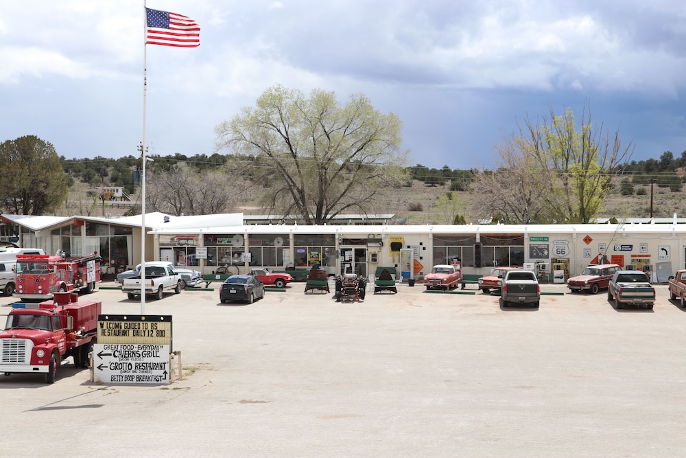 Grand Canyon Caverns Inn - photo 50