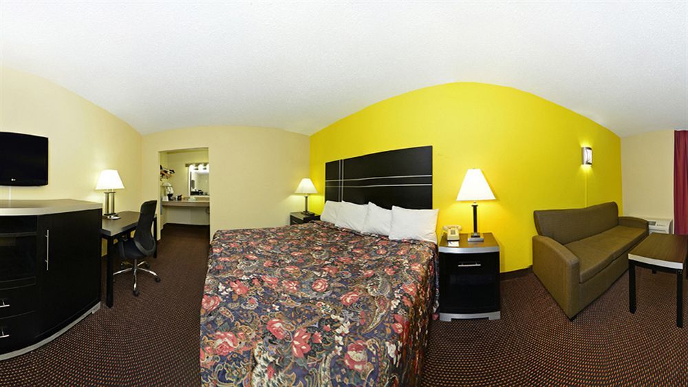 Days Inn by Wyndham Oil City Conference Center - photo 5