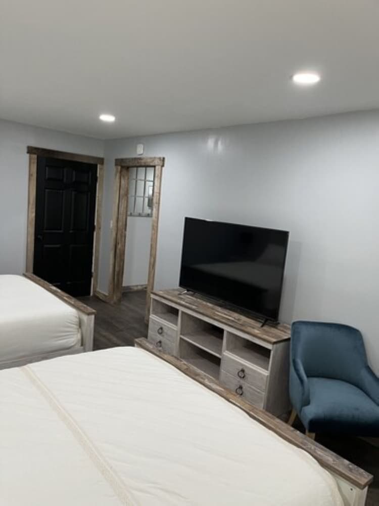 Fox Run Resort - carbon neutral hotel in Hampden