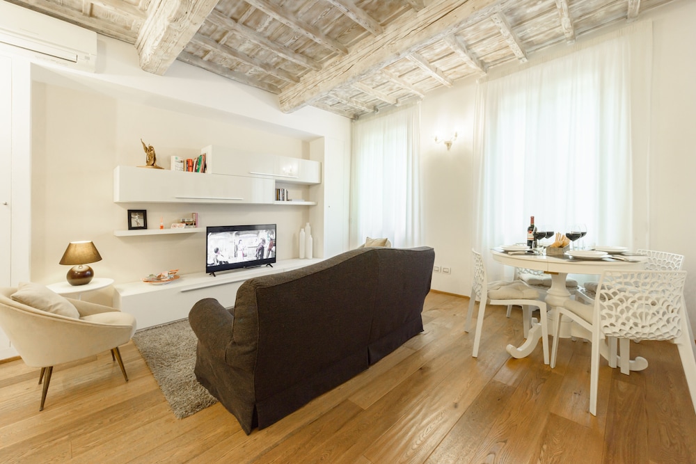 Pilastri 59 — 4-Star Luxury Hotel in Florence, Italy