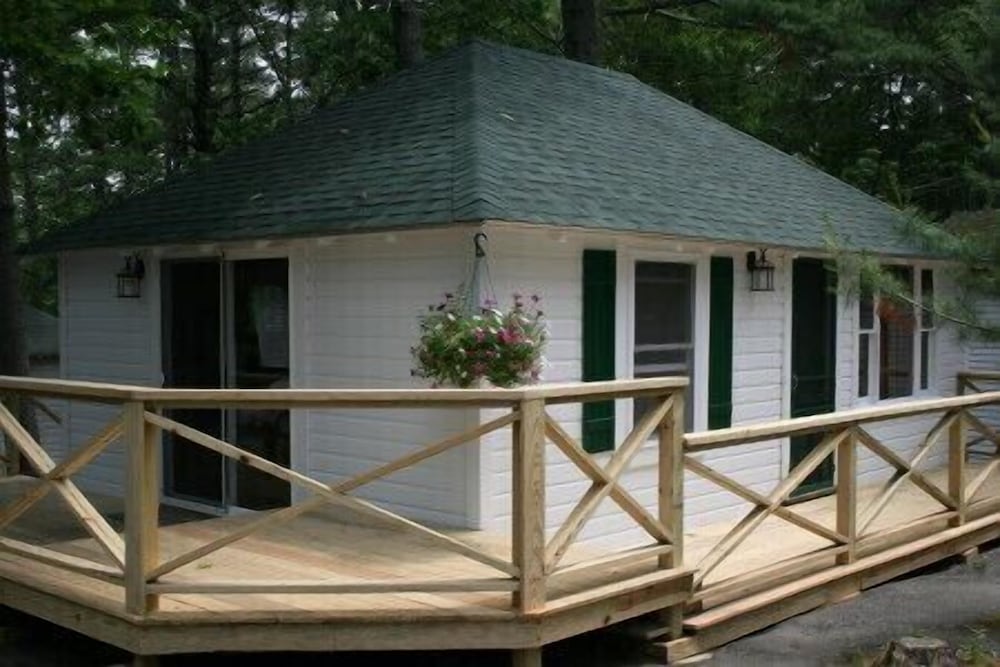Hinckley's Dreamwood Cottages - photo 50