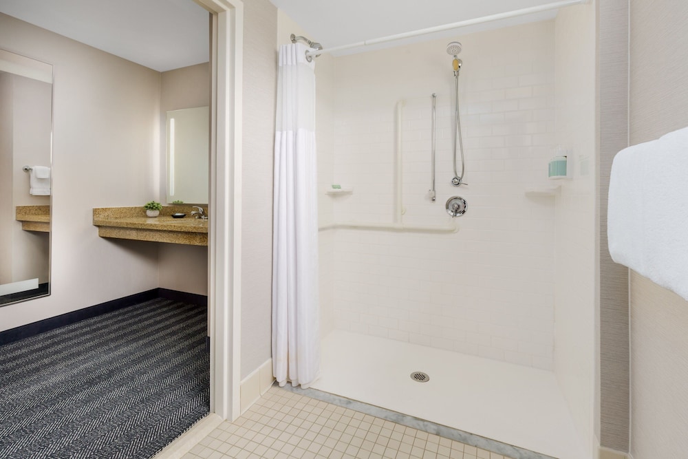Courtyard by Marriott Keene Downtown - photo 22