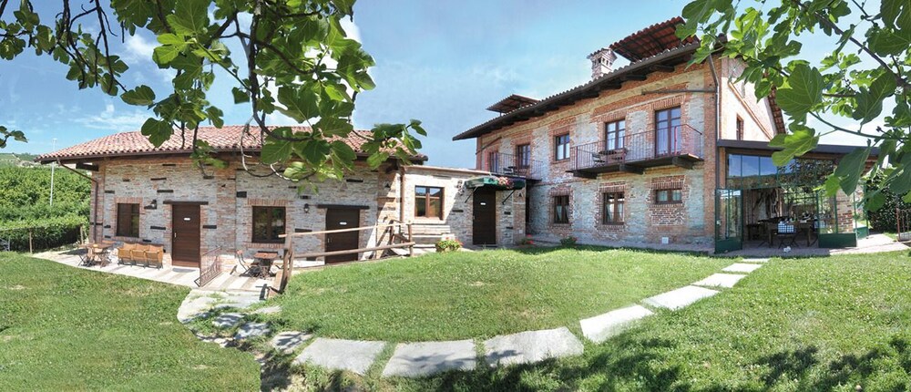 Osteria Del Maiale Pezzato — hotel in Sinio