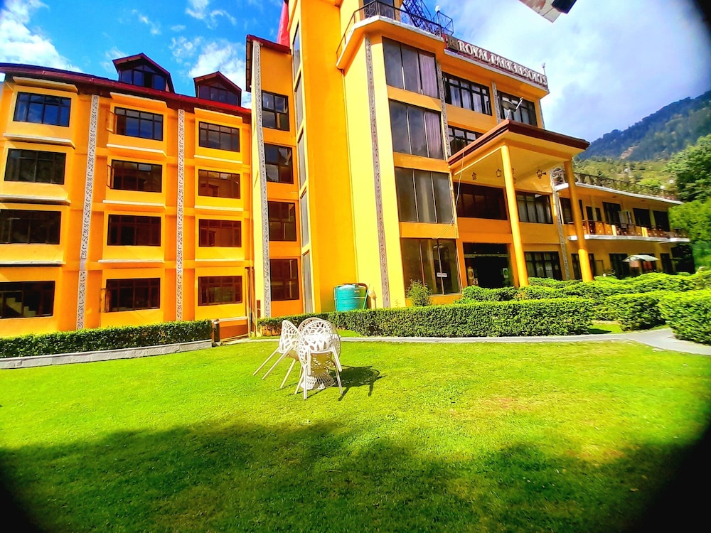 Royal Park Resorts - carbon neutral hotel in Manali
