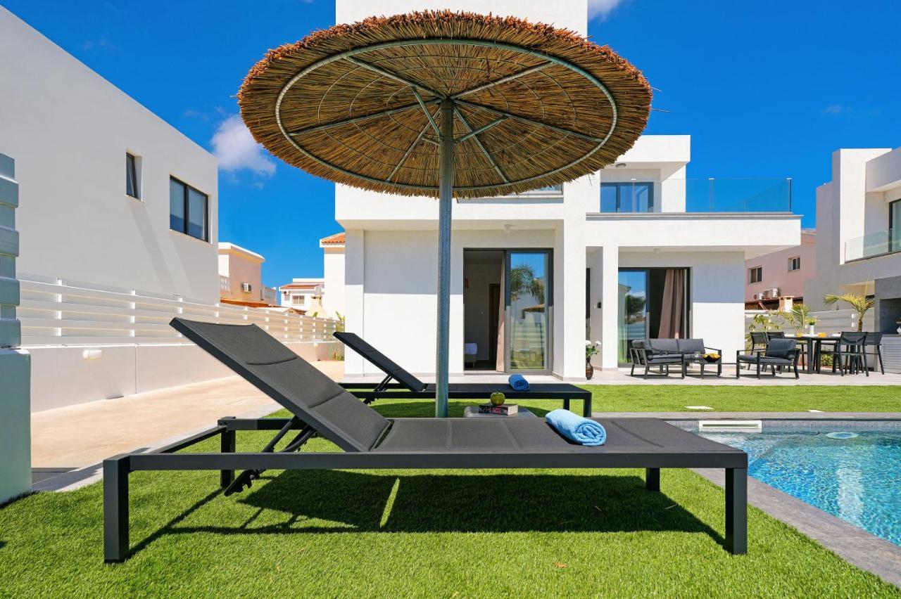 Villa Flora 3Bed all En suite with Private Pool