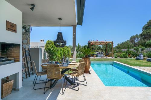Modern Family Villa Leba with Private Pool & BBQ — 4-Star Luxury Hotel in Agios Dimitrios, Greece