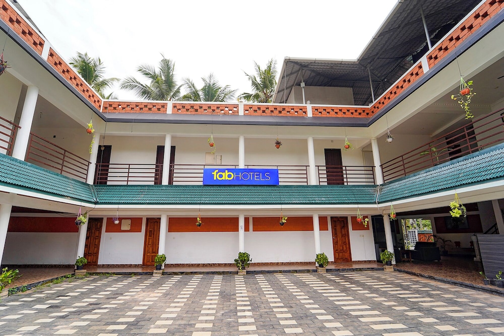 Fabhotel Star Inn Plus Near Kovalam Beach — Neyyattinkara