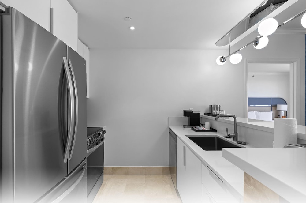 Fontainebleau Miami Beach Private Luxury Suites - photo 122